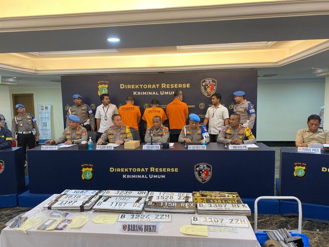 
					Korlantas Polri: Tidak Ada Lagi Mobil Pelat Nomor RF, Jika Masih Menemukan Berarti Itu Palsu