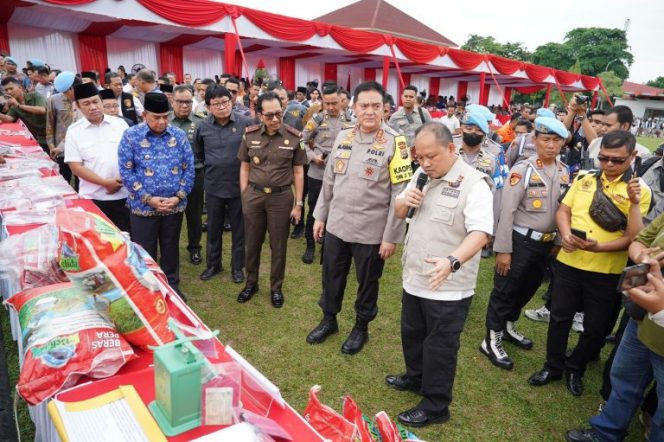 
					Polda Riau Berhasil Diungkap 18 Ton Beras Bulog Di Kemas Ulang Menjadi Premium