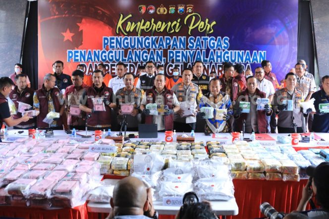 
					Satgas Narkoba Polri Tangkap 11.828 Tersangka, Selamatkan 13,7 Juta Jiwa