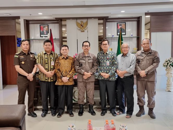 
					Kepala Kejaksaan Tinggi Riau Terima Audiensi Panitia Natal Oikoumene Provinsi Riau