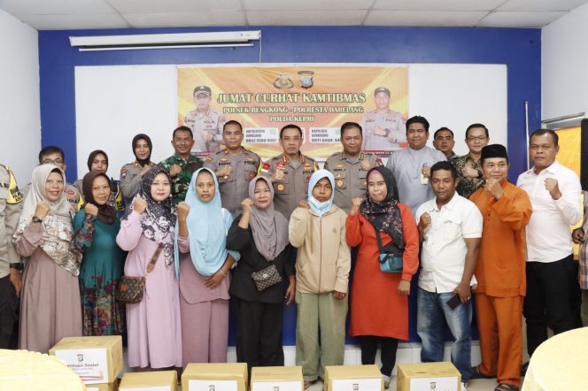 
					Kapolresta Barelang Bersama Dirbinmas Polda Kepri Terjun Langsung Tanggapi Dan Tindak Lanjuti Curhat Tokoh Masyarakat Kec. Bengkong Kota Batam