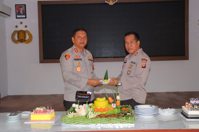 
					Kapolres Pimpin Upacara Purna Bhakti, Apresiasi Personel yang Akan Pensiun