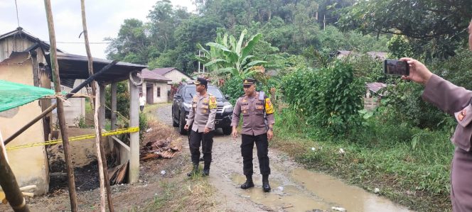 
					Kapolres Bengkayang Berikan Bansos Kepada Korban Kebakaran Rumah