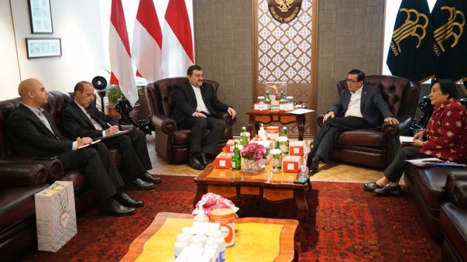 
					Ket foto: Turut hadir mendampingi Menkumham, Staf Khusus Menkumham Bidang Hubungan Luar Negeri Linggawaty Hakim. (foto: Yatno).