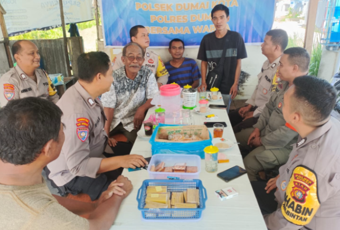 
					Polres Dumai Dan Polsek Jajaran Polres Dumai Gelar Kegiatan Minggu Kasih Dengan Sasaran Masyarakat Dan Jemaat Gereja