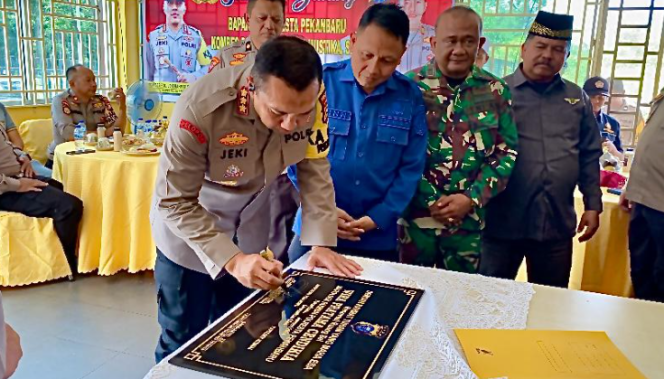 
					Kapolresta Pekanbaru Resmikan Renovasi Sel Tahanan Dan Kebun Polsek Rumbai