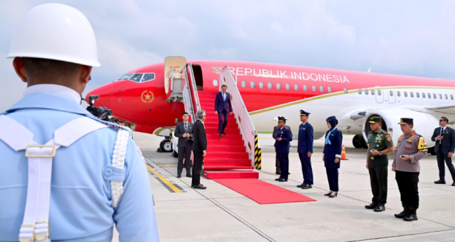 
					Ket foto: Presiden Joko Widodo tiba di Pangkalan TNI AU Halim Perdanakusuma, Jakarta, pada Minggu, 14 Januari 2024, sekitar pukul 14.00 WIB. Foto: BPMI Setpres.