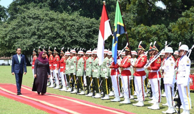
					Ket foto: Presiden Joko Widodo menyambut kunjungan kenegaraan Presiden Republik Persatuan Tanzania, Samia Suluhu Hassan, di Istana Kepresidenan Bogor, Provinsi Jawa Barat, pada Kamis, 25 Januari 2024. Foto: BPMI Setpres/Kris.