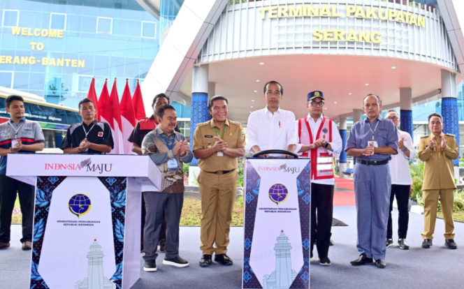 
					Ket foto: Presiden Joko Widodo meresmikan Terminal Pakupatan Tipe A yang terletak di Kota Serang, Provinsi Banten, pada Senin, 8 Januari 2024. Foto: BPMI Setpres/Muchlis Jr.