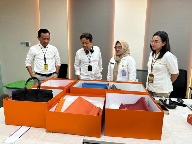 
					Pusat Pemulihan Aset Akan Melelang  Barang Sita Eksekusi Berupa 6 Tas Hermes Milik Istri Terpidana Benny Tjorosaputro