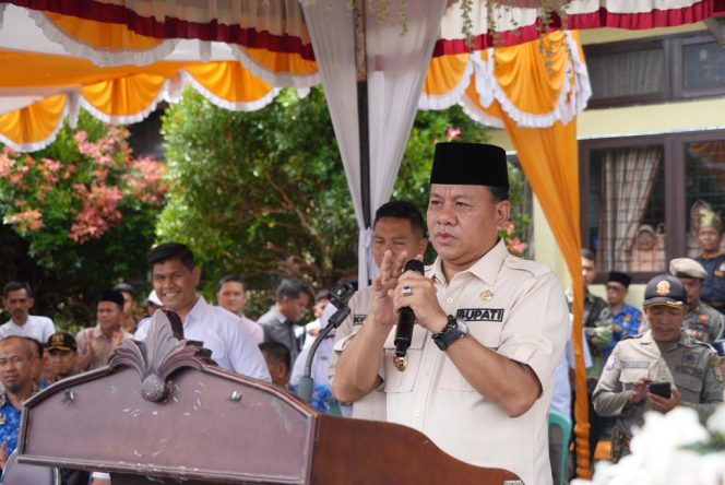 
					Hadiri Musrenbang Di Kuantan Hilir, Bupati Suhardiman Di Sambut Riuh Warga 