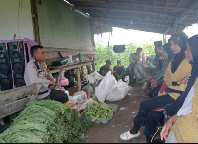 
					Polsek Rengat Barat Sosialisasi Pemilu Damai Kepada Kelompok Tani Di Desa Talang Jerinjing