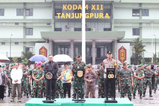 
					Danrem 121/Abw Hadiri Apel Gelar Pasukan Pengamanan Pemilu Tahun 2024