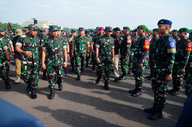 
					Panglima TNI Saksikan Apel Gelar Pengamanan Pemilu 2024