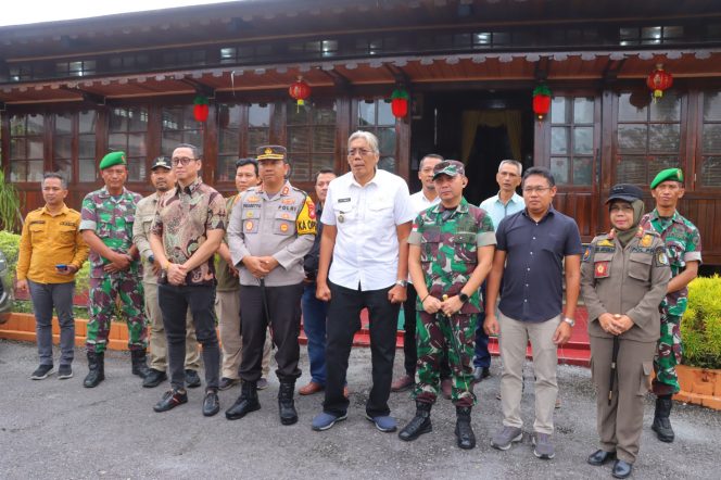 
					Kapolres Bersama Forkopimda Tinjau Lokasi TPS Seputaran Kota Sintang