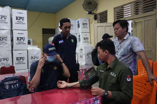 
					Antisipasi Fatalitas Akibat Kelelahan, Dokkes Polres Sintang Lakukan Pemeriksaan PPK