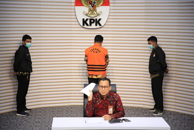 
					KPK Tetapkan Kepala BPPD Sidoarjo Tersangka Pemotongan Uang Insentif Pegawai