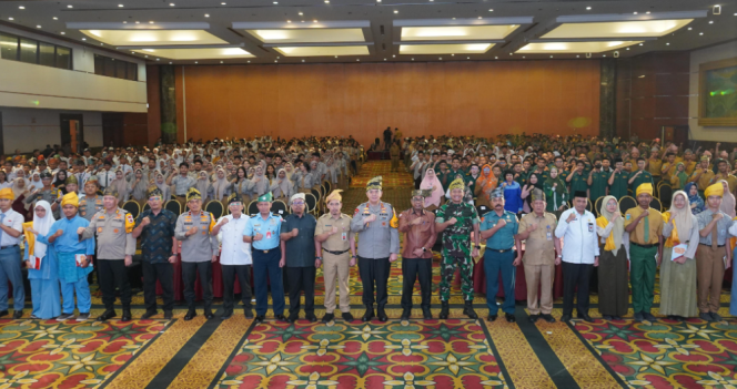 
					Polda Riau Gelar Deklarasi Pemilu Damai 2024 Bersama Ribuan Generasi Z Se-Provinsi Riau