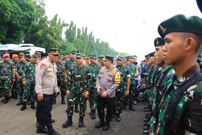 
					Kapolri Bersama Panglima TNI Cek TPS Pemilu, Pastikan Pencoblosan Aman Dan Lancar