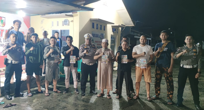 
					Patroli Blue Light Ditlantas Polda Riau Sambangi Pos Ronda