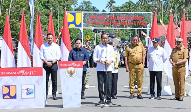 
					Ket foto: Presiden Joko Widodo pada Jumat, 23 Februari 2024, meresmikan pelaksanaan Instruksi Jalan Daerah (IJD) di Provinsi Sulawesi Utara. Foto: BPMI Setpres/Kris.