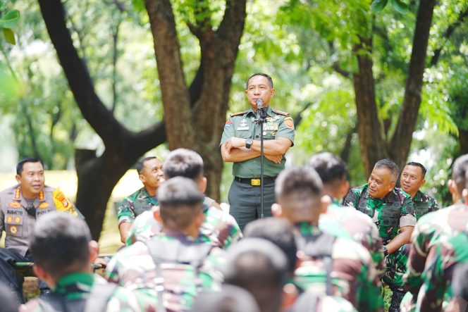 
					Panglima TNI Cek Kesiapan Pasukan Pengaman Unjuk Rasa Dan Babinsa Pengamanan Pemilu