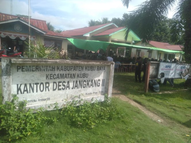 
					Sosialisasi PT RK dan Masyarakat Desa Jangkang 2 Kabupaten Kubu Raya Memanas