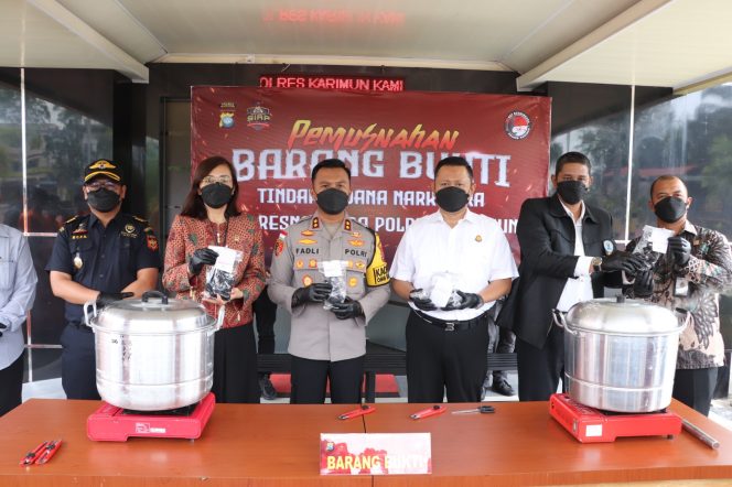 
					Satresnarkoba Polres Karimun Musnahkan Sabu 903,45 Gram
