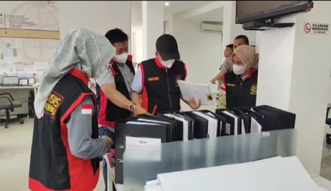
					Dugaan Tipidkor Penerbitan SPH untuk Ijin Perkebunan di Musi Rawas, Kejati Sumsel Geledah Kantor Dinas Kehutanan