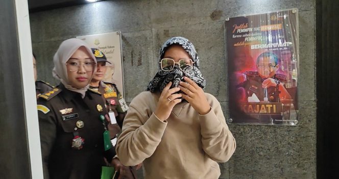 
					Tim Tabur Kejati Sumsel Berhasil Amankan DPO Terpidana Penipuan Buronan Kejati Sumbar