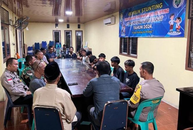 
					Foto: Acara perdamaian yang digelar di kantor Keuchik Gampong Kuta Barat.