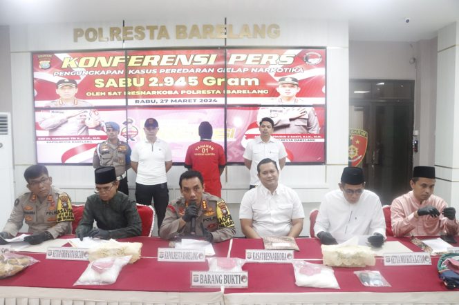 
					Kapolresta Barelang Ungkap Peredaran Gelap Narkotika Jenis Sabu Seberat 2.945 Gram dari Malaysia