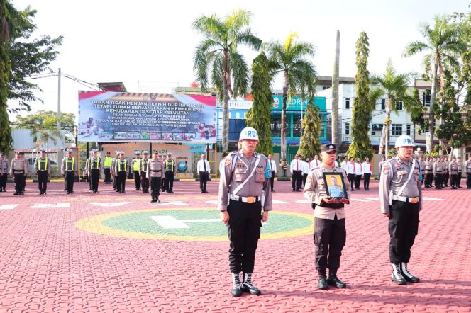 
					Kapolres Karimun Pimpin Upacara PTDH Personel Polres Karimun