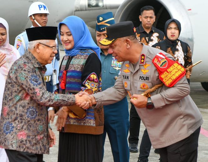 
					Kapolda Kepri Sambut Kedatangan Wakil Presiden RI di Kota Tanjung Pinang