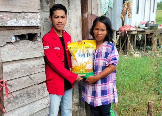 
					GMNI Singkawang Beri Santunan Kepada Janda Kurang Mampu