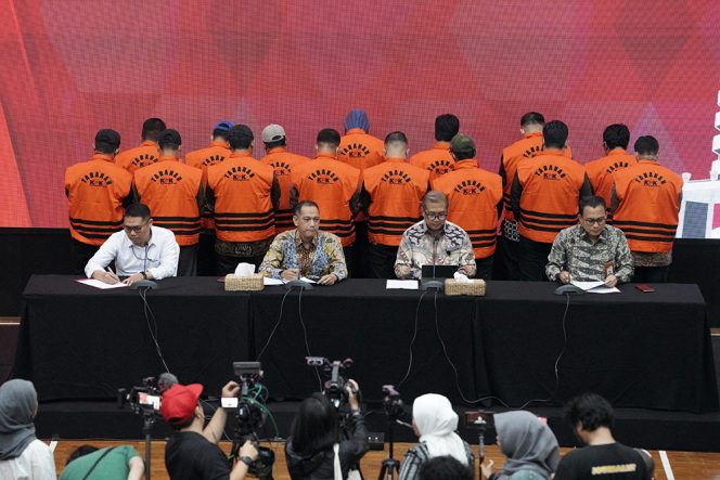 
					Tindak Lanjuti Pelanggaran Internal, KPK Tahan 15 Tersangka Pemerasan Di Rutan