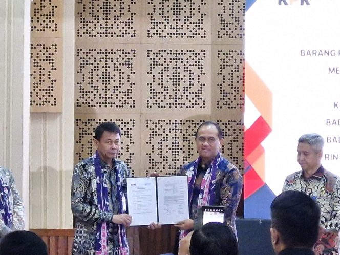 
					KPK Serahkan Barang Rampasan Negara Kepada 6 Instansi Lewat Mekanisme PSP-Hibah,