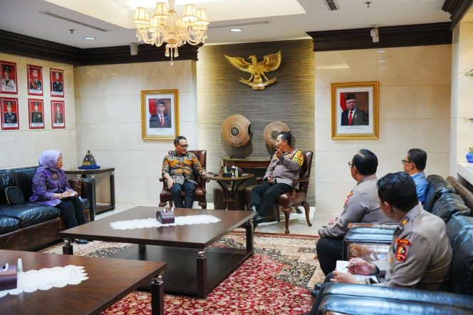 
					MenPAN-RB dan Kapolri Bertemu Bahas Pengisian Jabatan ASN dan Polri