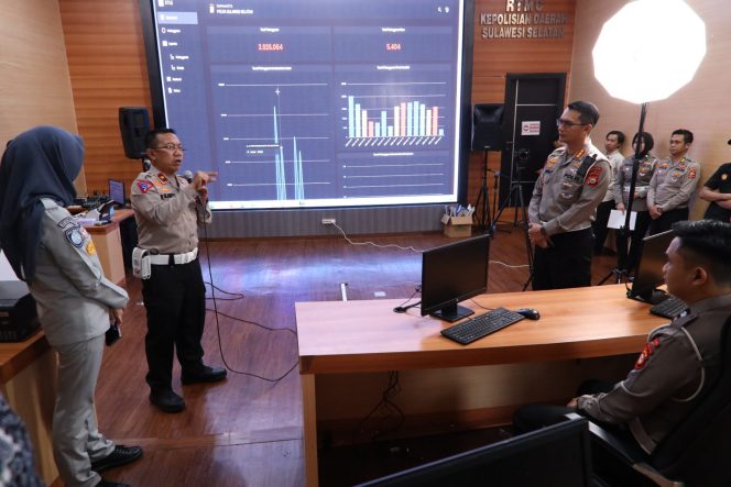 
					Dirgakkum Korlantas Polri Jadikan Inovasi ETLE Polda Sulsel Sebagai Role Model Polda Jajaran se-Indonesia