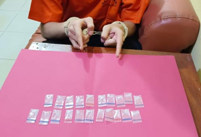 
					Seorang Pemuda Pengedar Narkoba Diamankan Polisi Dengan Barang Bukti 22 Paket Sabu Siap Edar