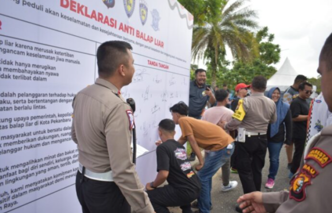 
					Deklarasi Anti Balap Liar, Polresta Pekanbaru Komitmen Bersama Untuk Keselamatan Dan Ketertiban Berlalu Lintas