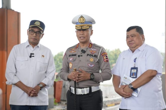 
					Kakorlantas Polri Bersama Menteri Perhubungan Meninjau Kesiapan Jalur Arus Mudik Provinsi Jawa Barat