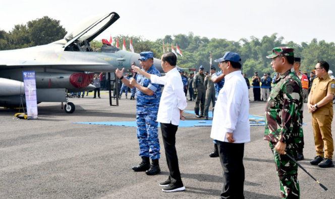 
					Ket foto: Presiden Joko Widodo meninjau alat utama sistem persenjataan (alutsista) TNI di Pangkalan TNI AU Iswahjudi, Kabupaten Magetan pada kunjungan kerjanya di Provinsi Jawa Timur pada Jumat, 8 Maret 2024. Foto: BPMI Setpres/Rusman.