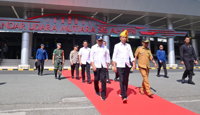 
					Ket foto: Presiden Joko Widodo pada Selasa, 26 Maret 2024, meresmikan Bandara Mutiara SIS Al-Jufri di Kota Palu, Provinsi Sulawesi Tengah. Foto: BPMI Setpres/Muchlis Jr.
