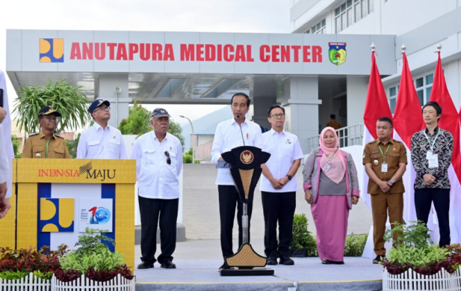 
					Ket foto: Presiden Joko Widodo meresmikan rehabilitasi dan rekonstruksi bangunan pascabencana di Gedung Anutapura Medical Center (AMC) RSUD Anutapura Palu, Kota Palu, Provinsi Sulawesi Tengah, pada Selasa, 26 Maret 2024. Foto: BPMI Setpres/Muchlis Jr.