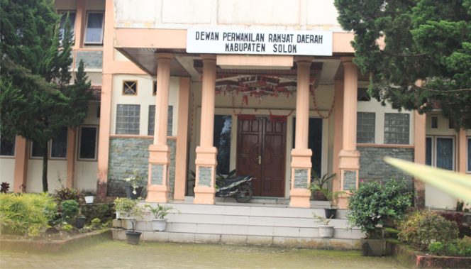 
					Bagaimana Kelanjutan Laporan Perjalanan Dinas Fiktif DPRD Kabupaten Solok..???