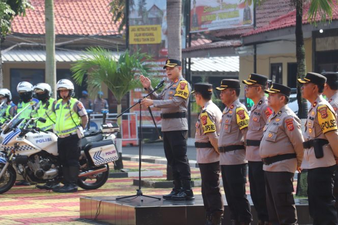 
					Operasi Ketupat Lodaya 2024, Polres Purwakarta Terjunkan Ratusan Personel Pengamanan