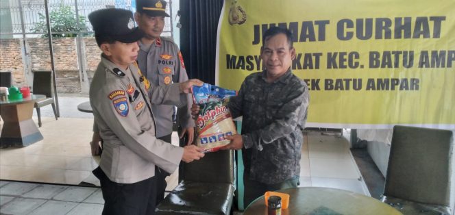 
					Kegiatan Jumat Curhat Polsek Batu Ampar Bersama Warga Kelurahan Tanjung Sengkuang Kec. Batu Ampar