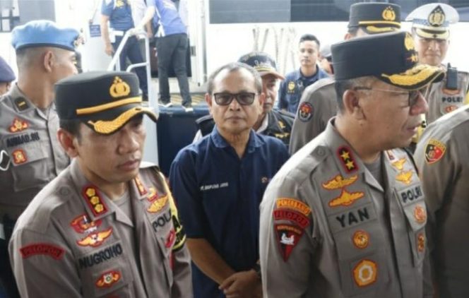 
					Kapolresta Barelang Dampingi Kapolda Kepri Berikan Tiket Gratis Mudik di Pelabuhan Domestik Telaga Punggur Kota Batam