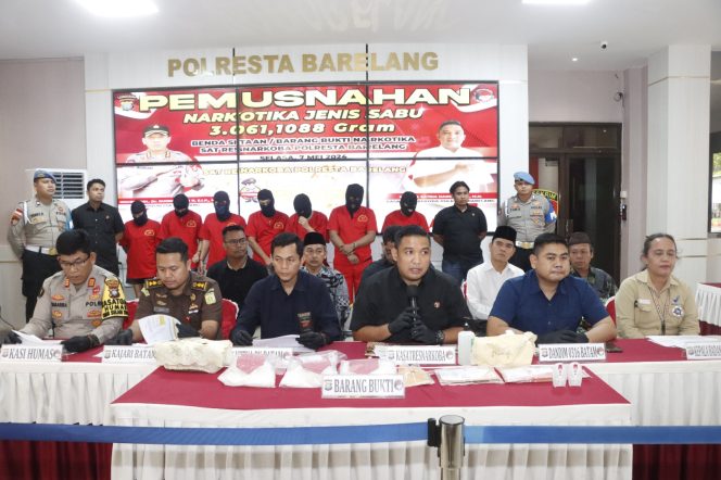 
					Polresta Barelang  Musnahan Barang Bukti Narkotika Jenis Sabu Seberat 3.061,1088 Gram